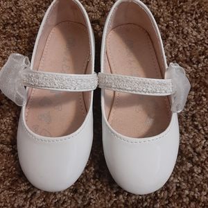 White toddler girl dress shoes